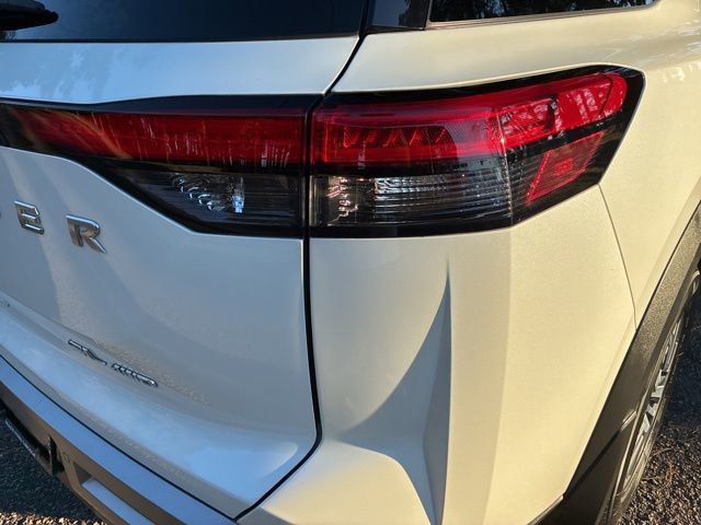 Used 2023 Nissan Pathfinder SL image 14