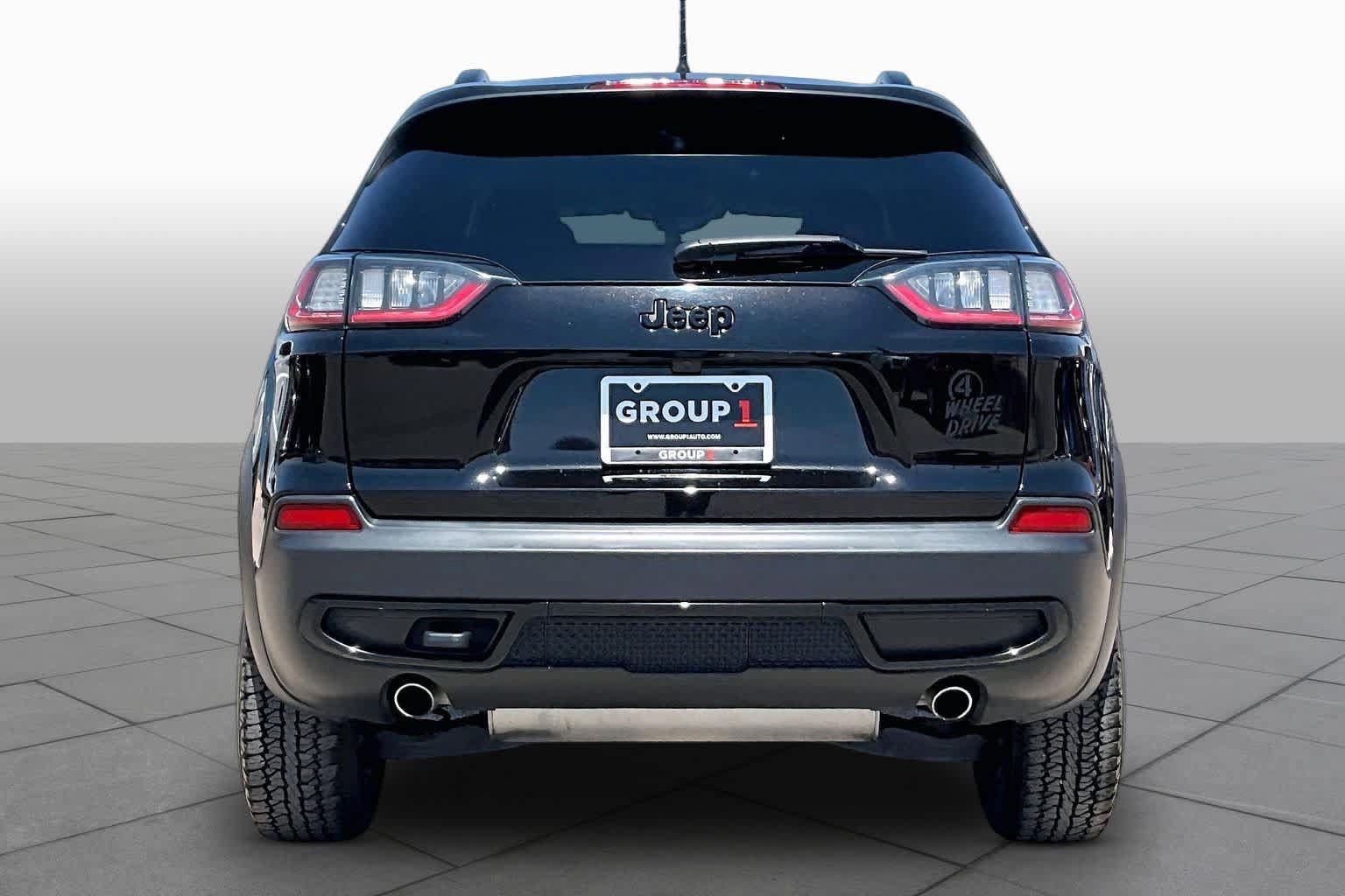 Used 2022 Jeep Cherokee Latitude AWD/4WD image 4