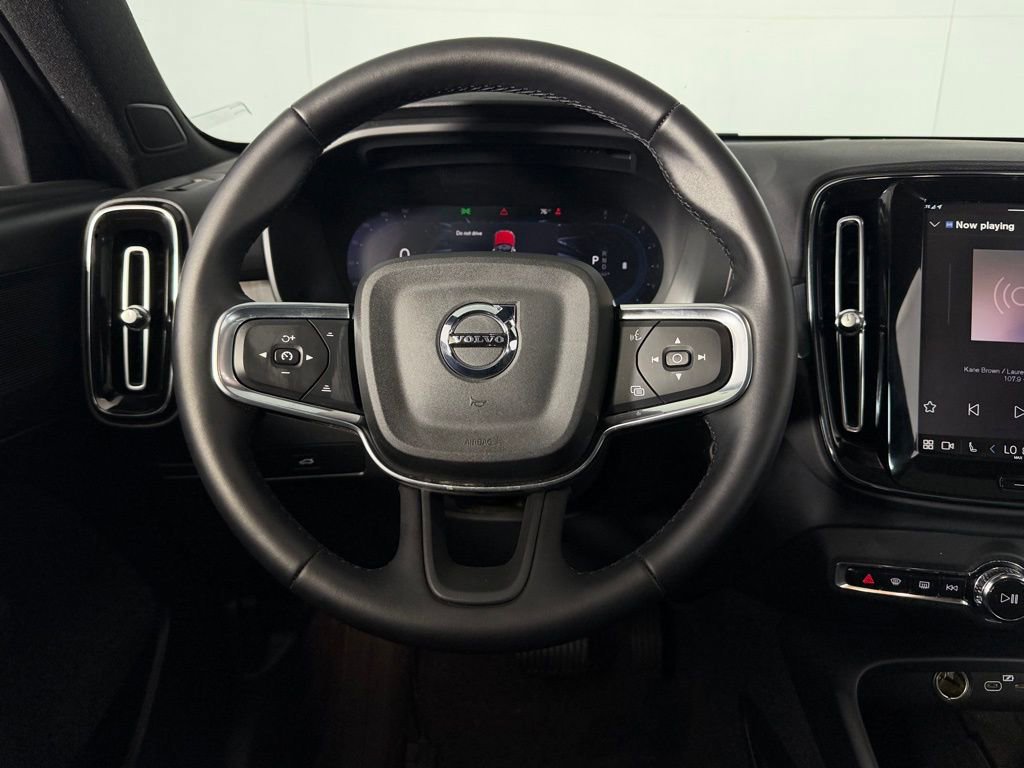 Used 2025 Volvo XC40 B5 Core image 14