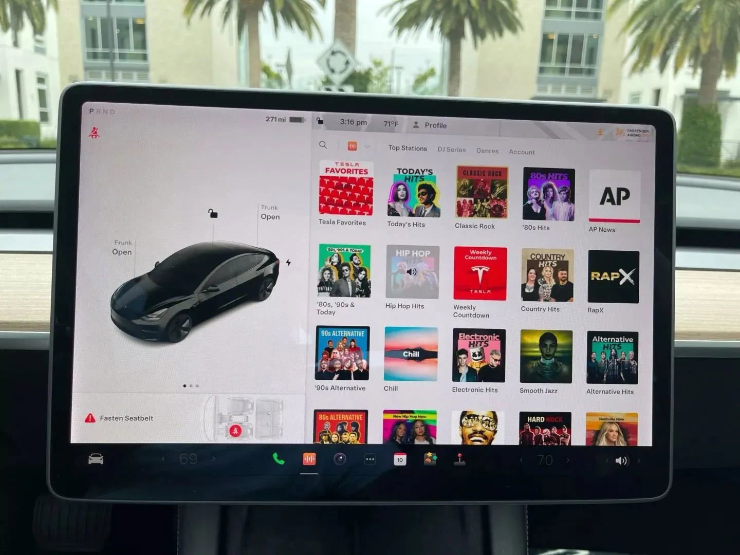 Used 2023 Tesla Model 3 Standard Range image 22