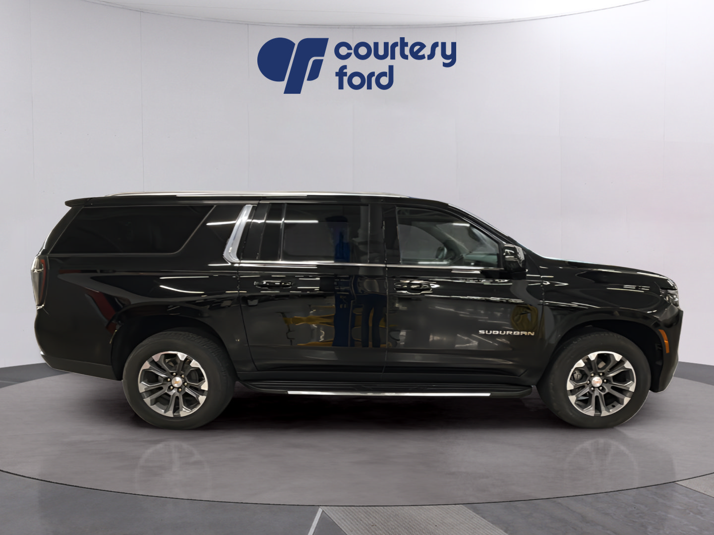 Used 2025 Chevrolet Suburban LT w/ Comfort Package AWD/4WD image 8