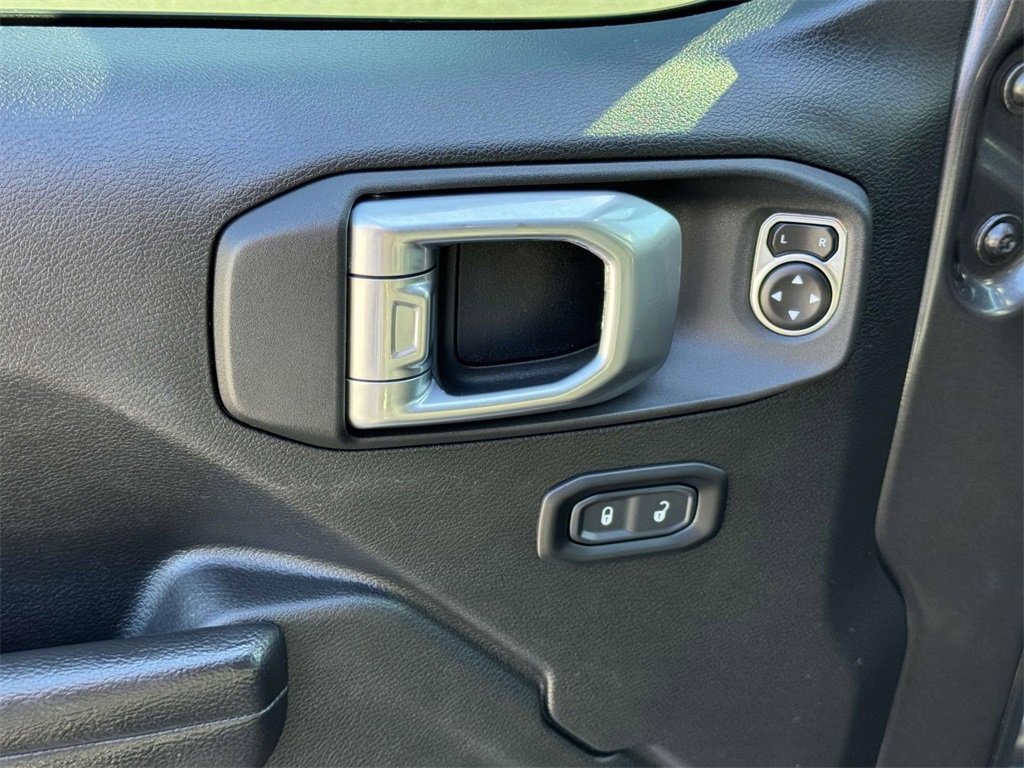 Used 2022 Jeep Wrangler Willys image 17