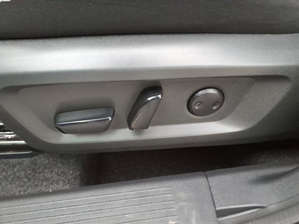 Used 2025 Nissan Rogue SV image 17