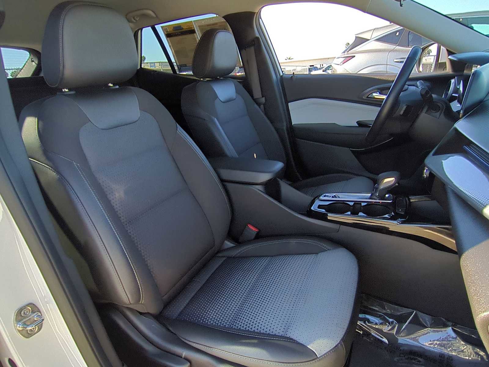 Used 2024 Chevrolet Trax LT w/ Driver Confidence Package image 26