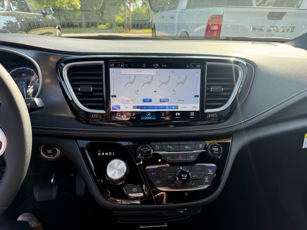 New 2026 Chrysler Pacifica Select image 18