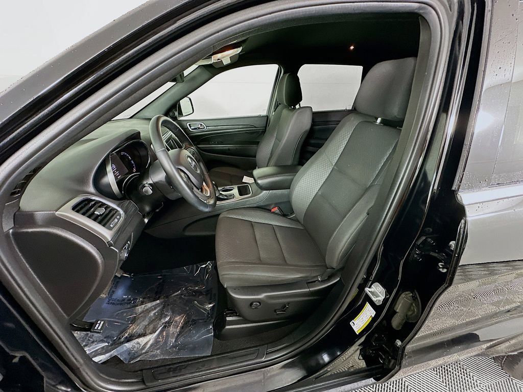 Used 2019 Jeep Grand Cherokee Laredo image 27