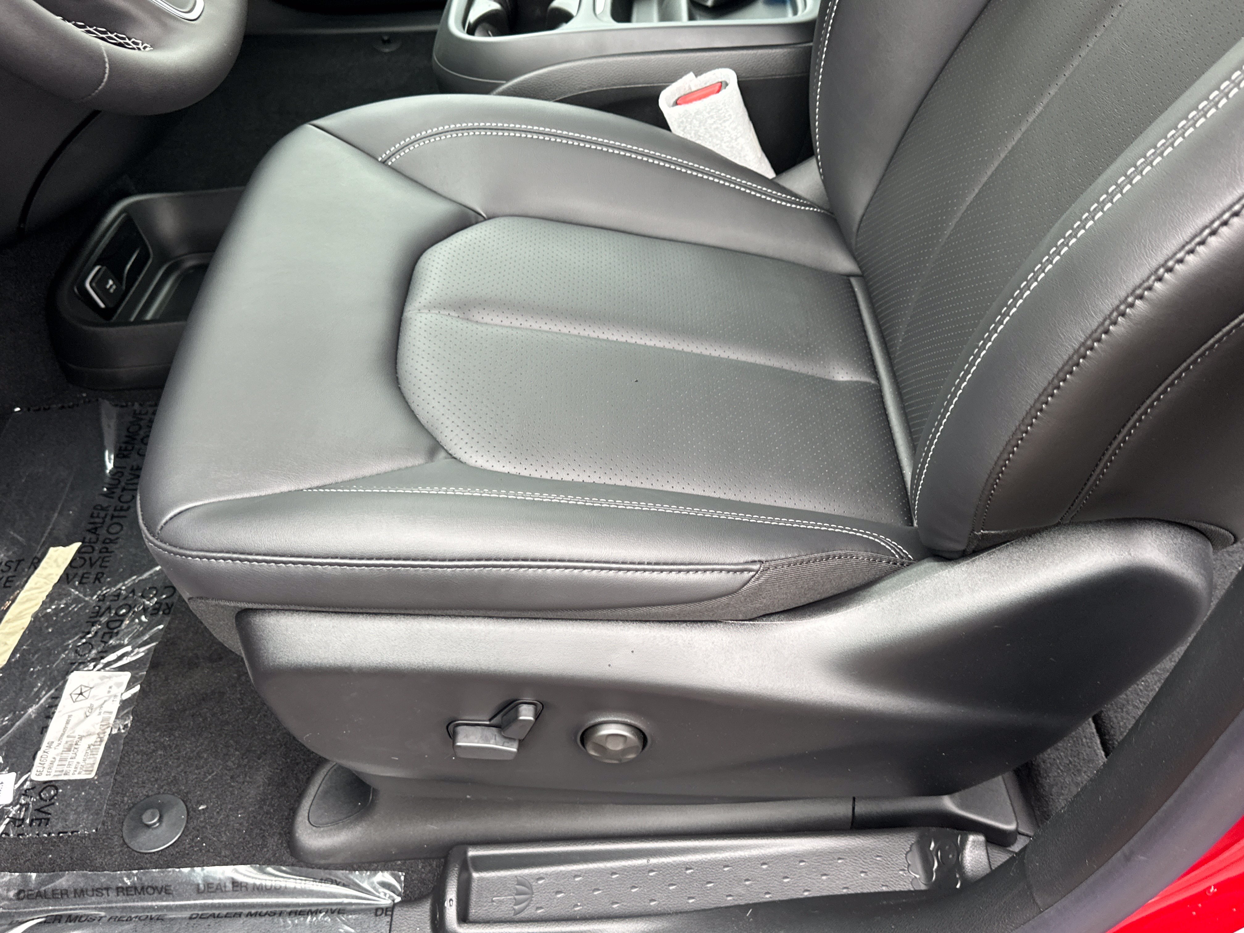 New 2027 Chrysler Pacifica Select FWD image 26