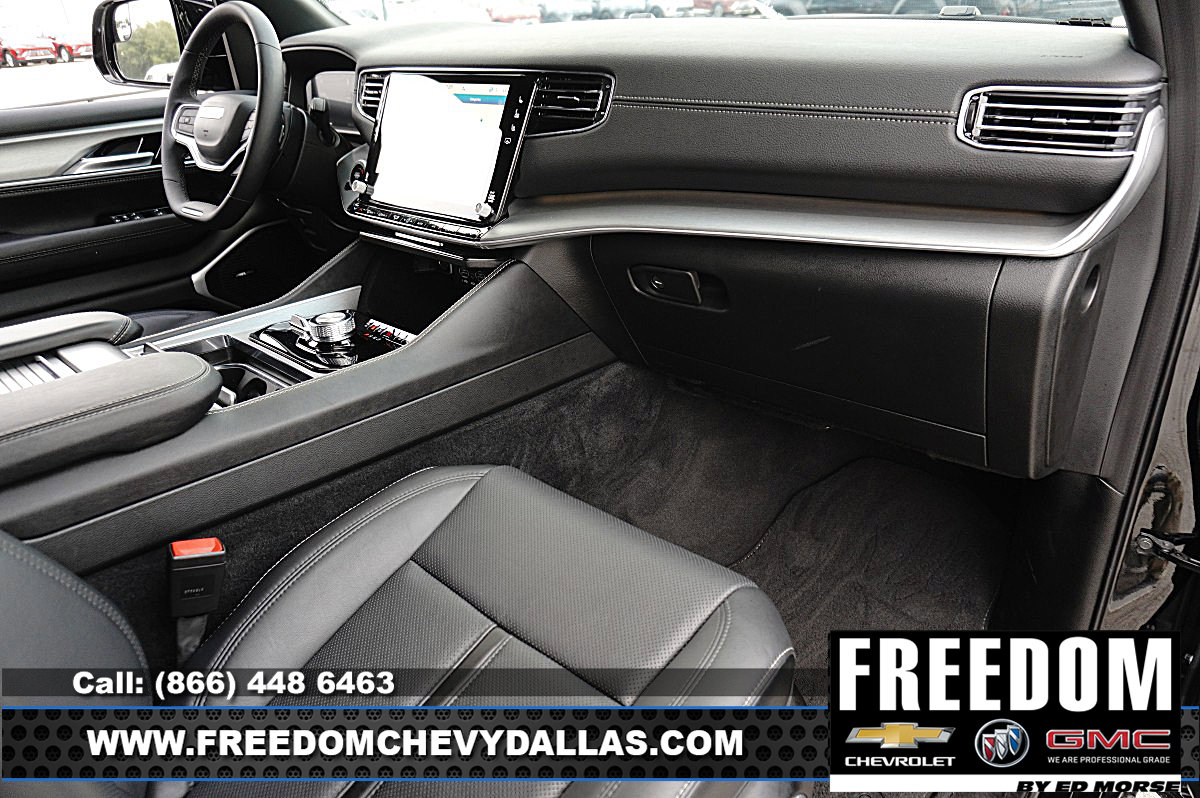 Used 2025 Jeep Wagoneer L Series II AWD/4WD image 8