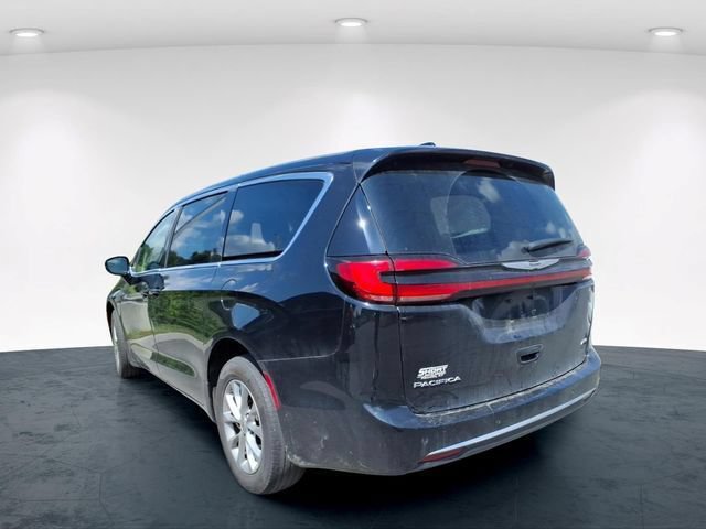Used 2024 Chrysler Pacifica Touring-L w/ Uconnect Theater Family Group AWD/4WD image 18