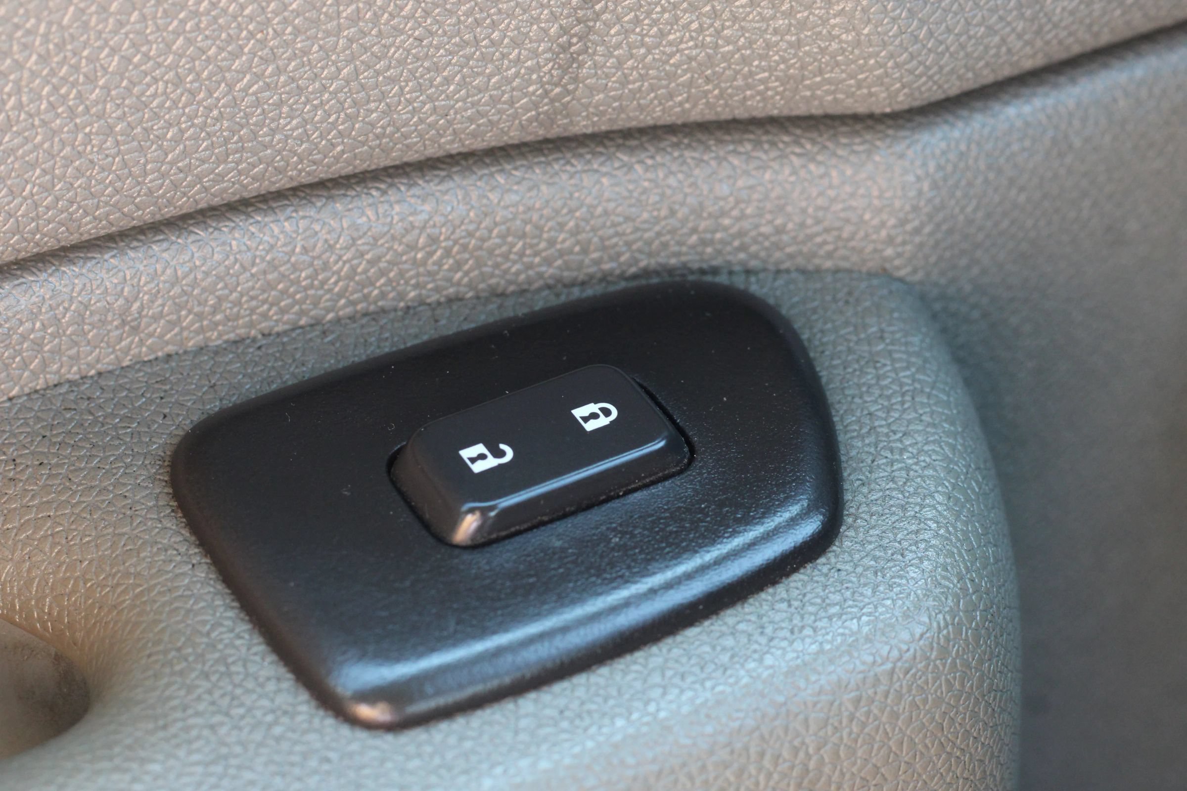 Used 2011 Chevrolet Silverado 2500 W/T w/ Snow Plow Prep Package AWD/4WD image 19