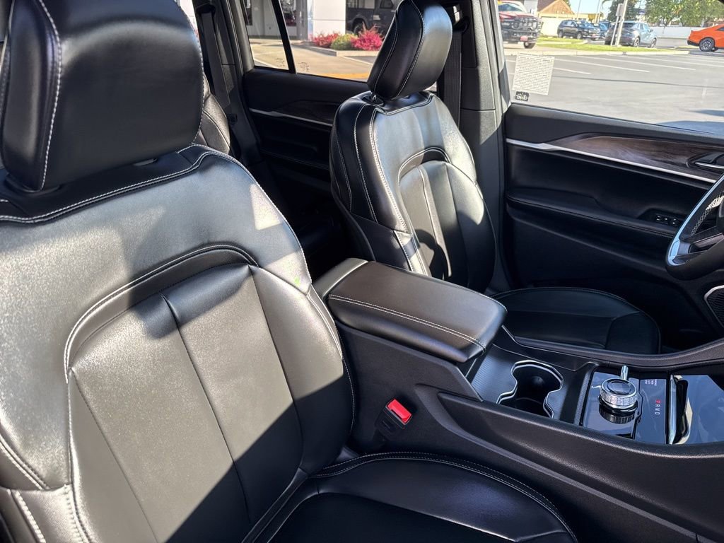 New 2026 Jeep Grand Cherokee Limited w/ Limited Altitude Package AWD/4WD image 13
