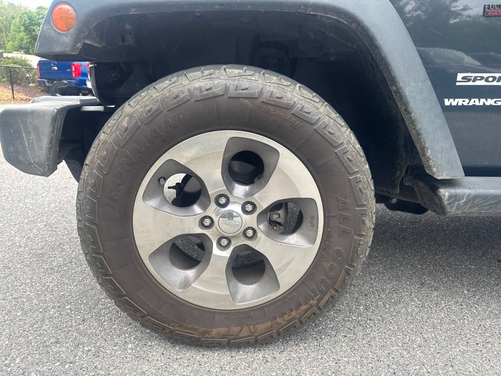 Used 2017 Jeep Wrangler Sport w/ Connectivity Group AWD/4WD image 19