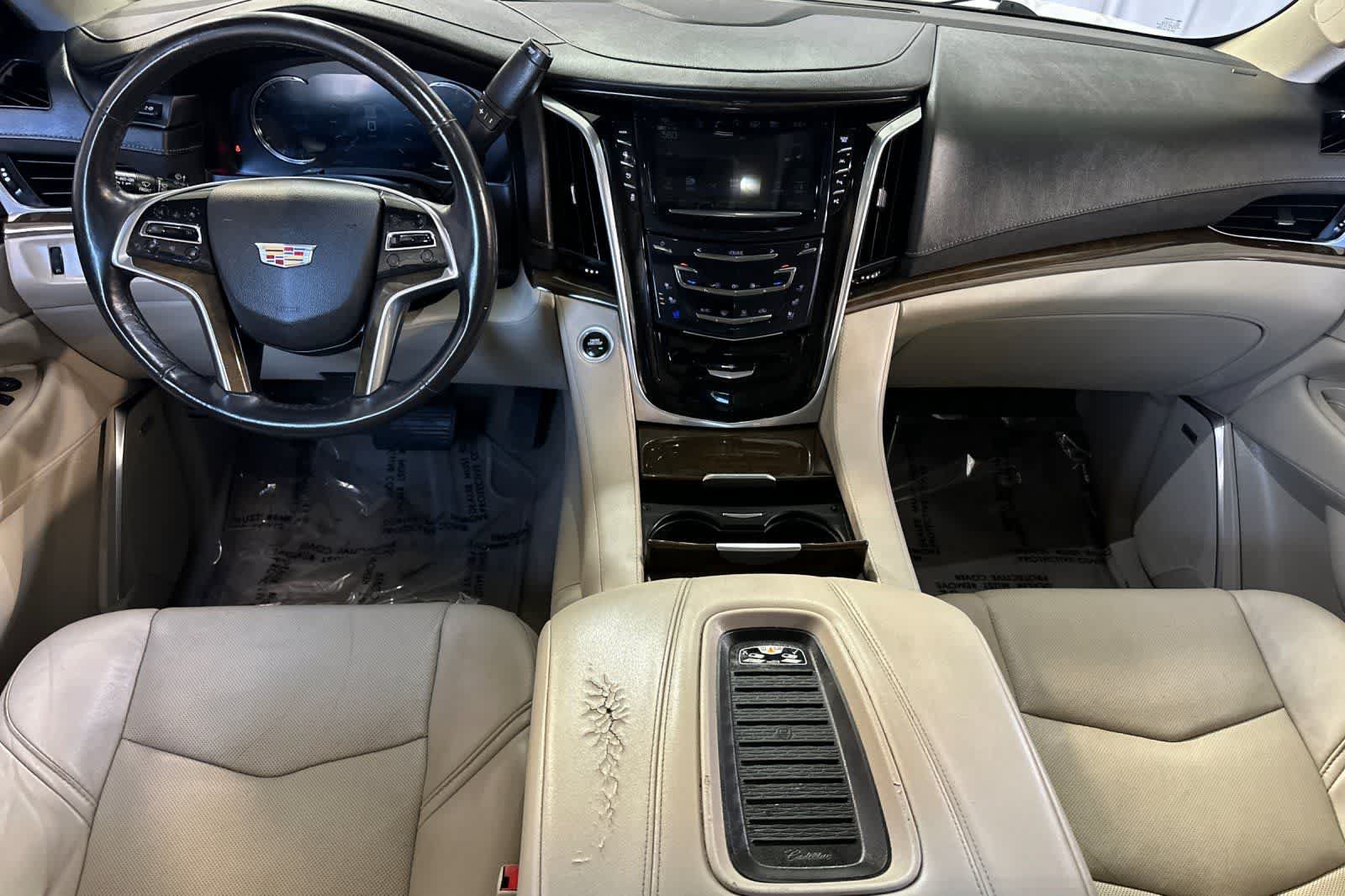 Used 2020 Cadillac Escalade Luxury AWD/4WD image 4
