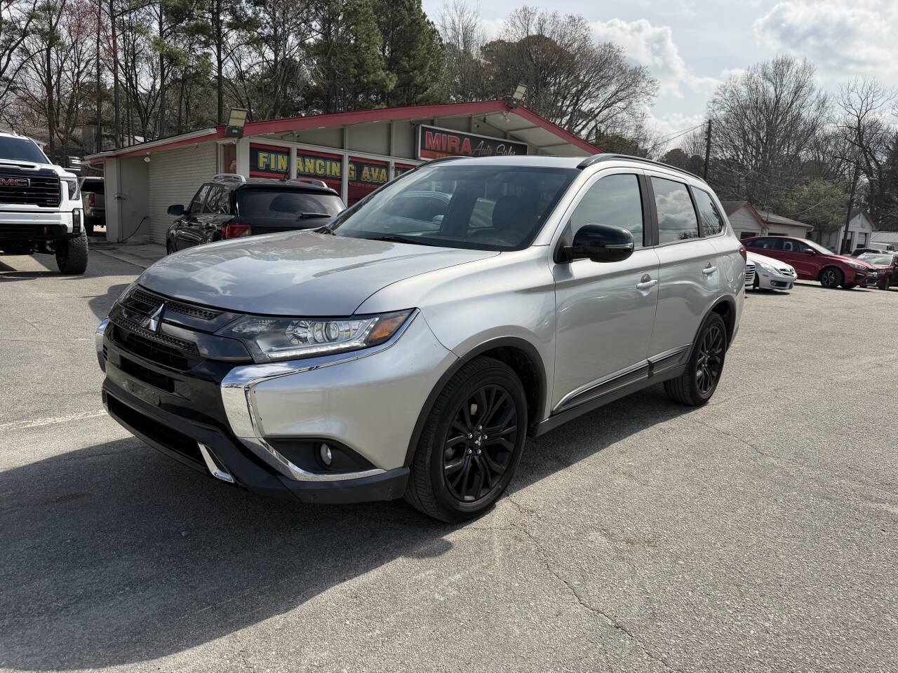 Used 2019 Mitsubishi Outlander LE image 2