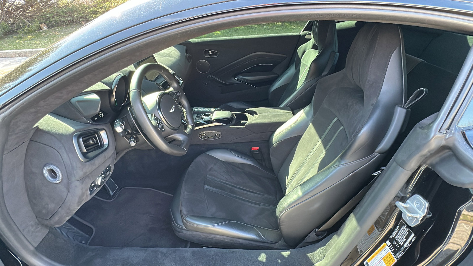 Used 2020 Aston Martin V8 Vantage Coupe image 13