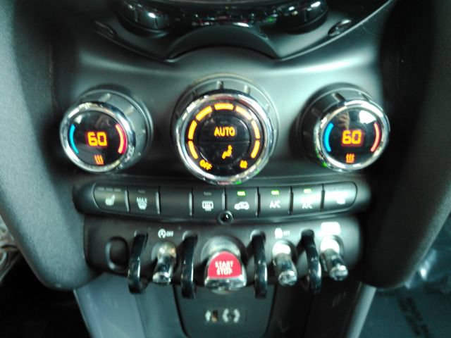 Used 2018 MINI Cooper Convertible FWD image 35