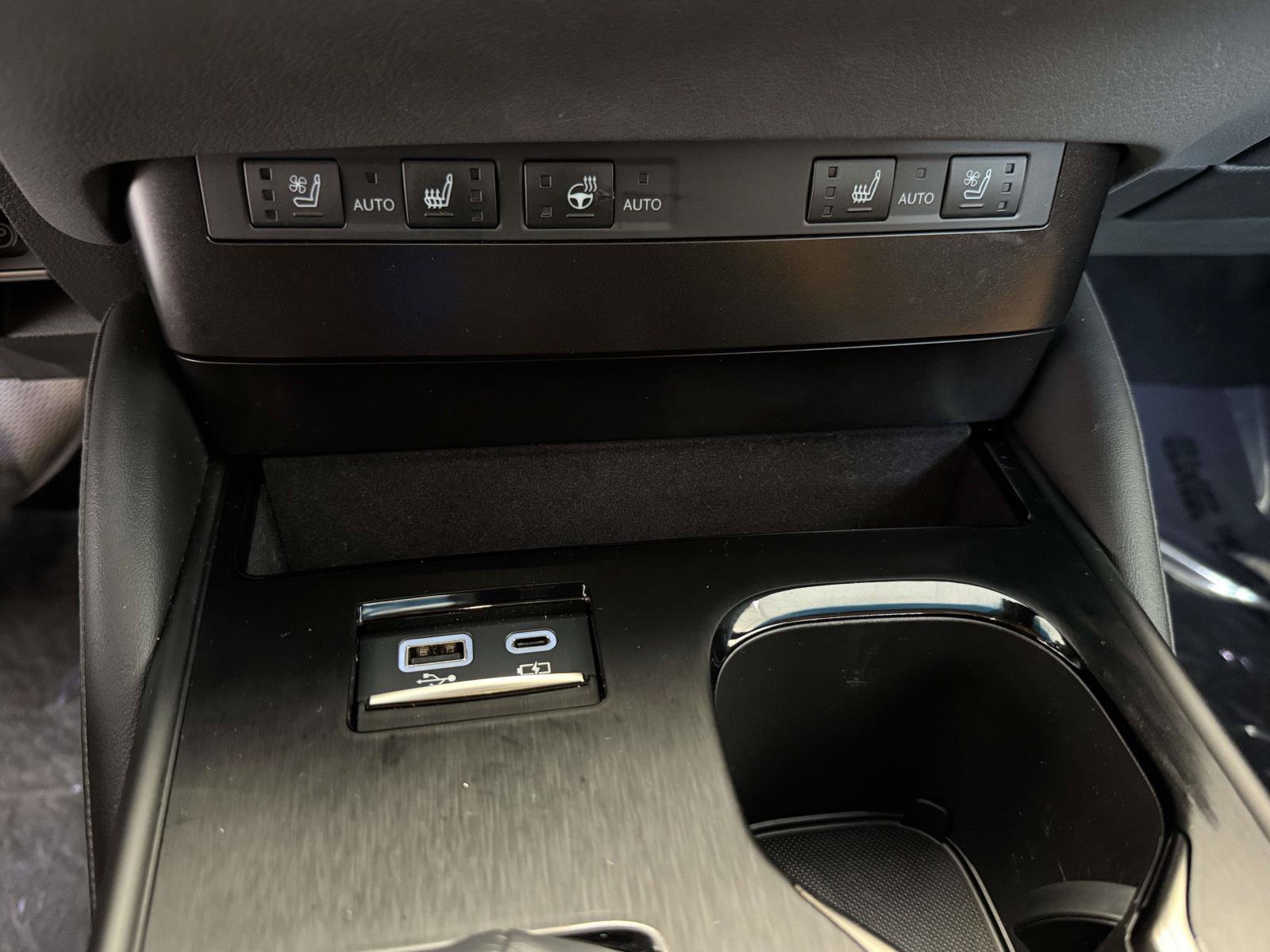 Certified 2024 Lexus ES 350 w/ Premium Package FWD image 24