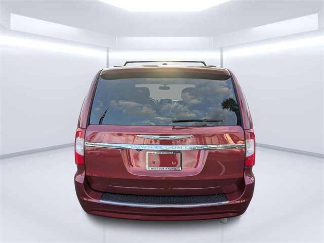 Used 2016 Chrysler Town & Country Touring w/ Driver Convenience Group image 4