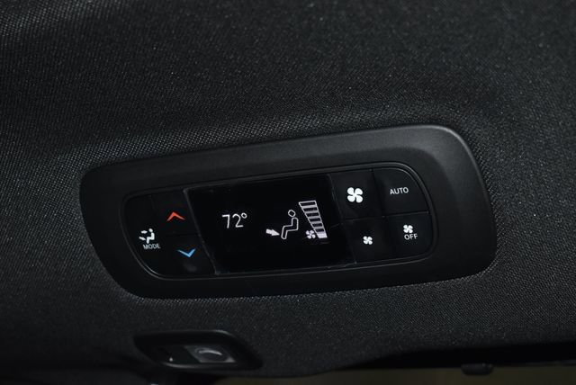 Certified 2025 Chrysler Pacifica Limited image 33