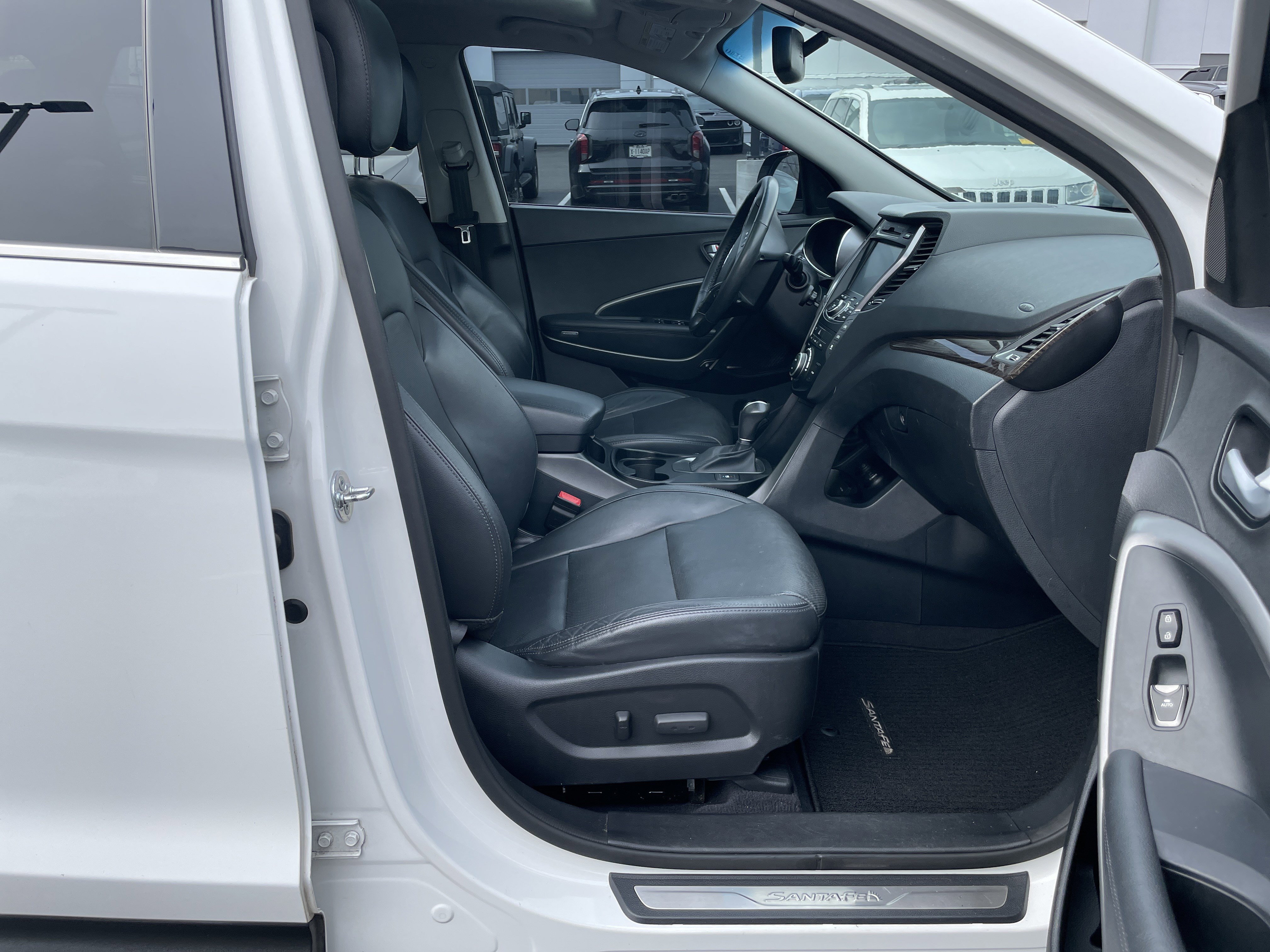 Used 2016 Hyundai Santa Fe SE w/ Option Group 03 image 12