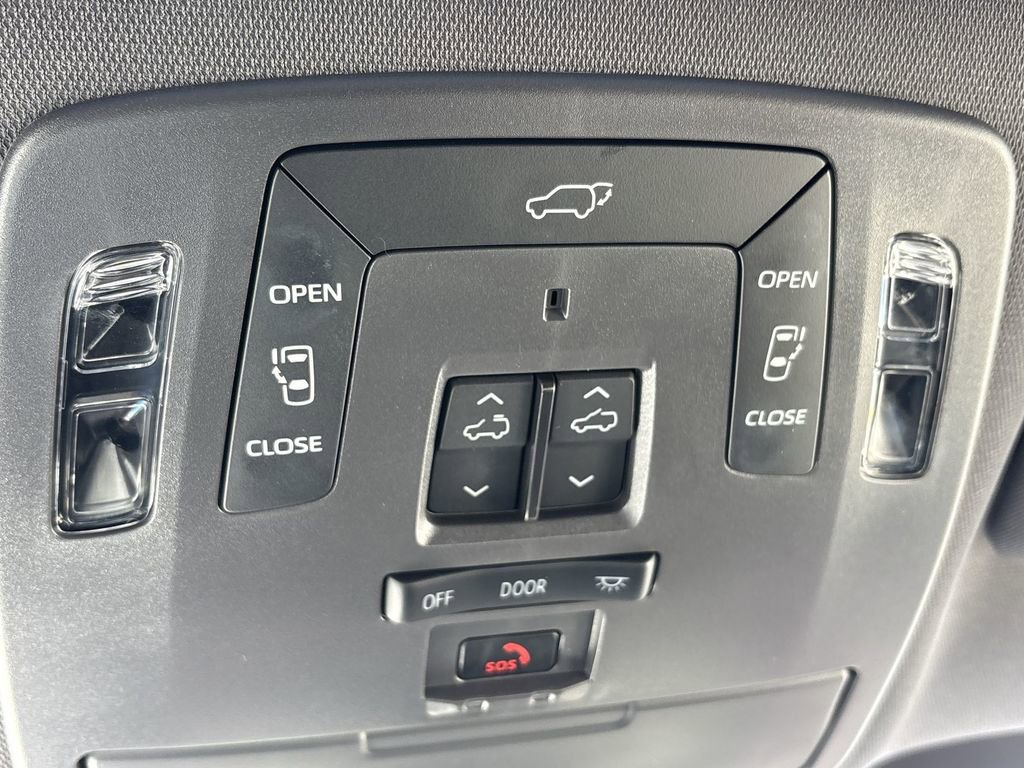 Used 2024 Toyota Sienna Platinum image 38