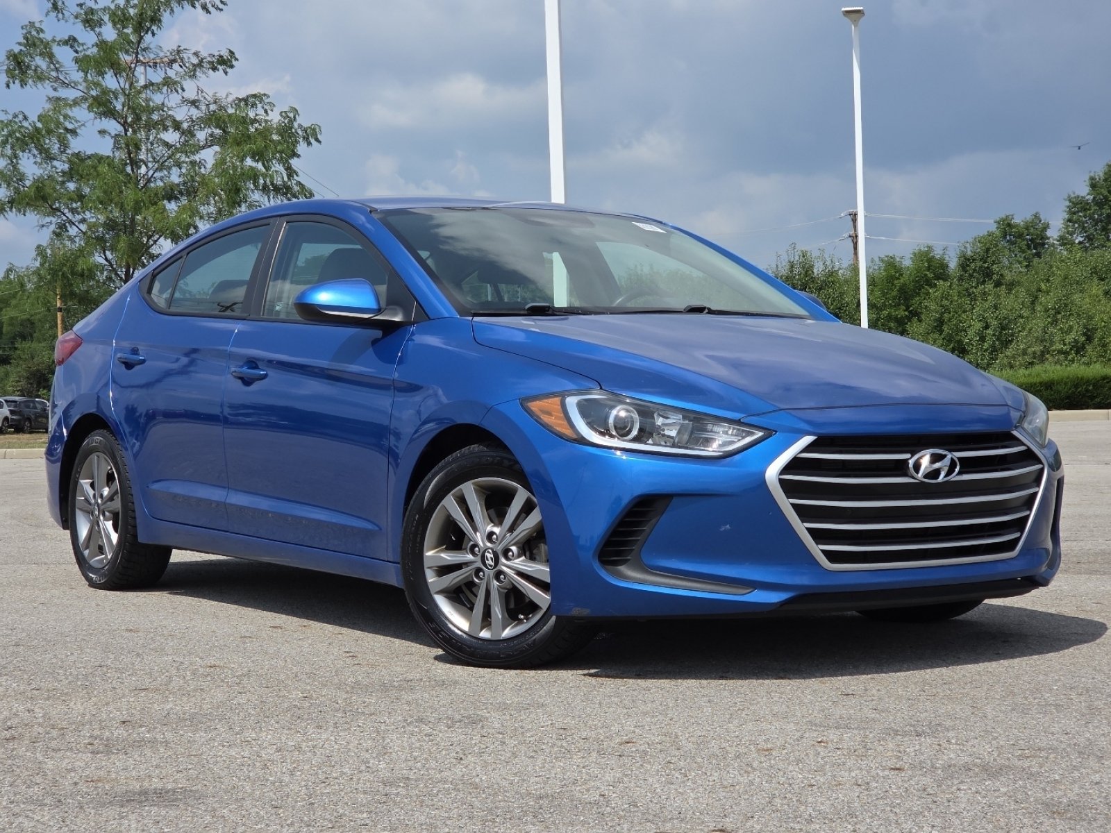 Used 2017 Hyundai Elantra SE FWD image 2