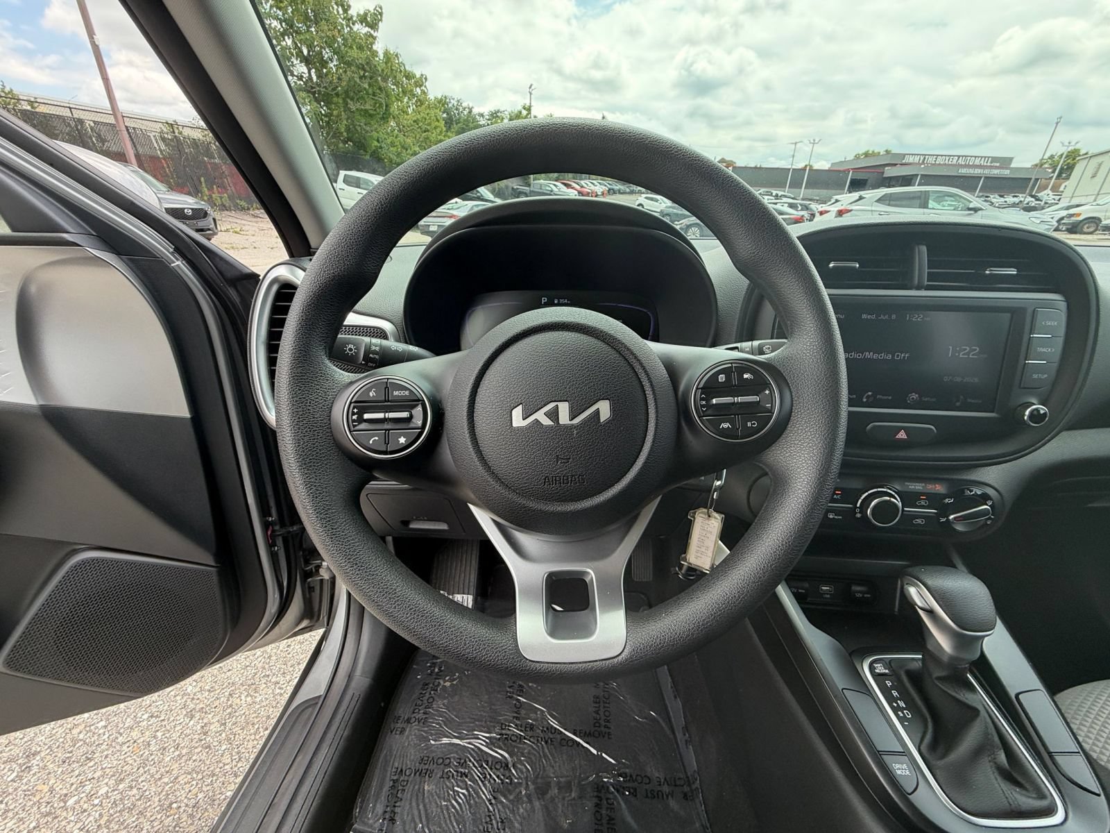 Used 2025 Kia Soul LX w/ LX Technology Package FWD image 25
