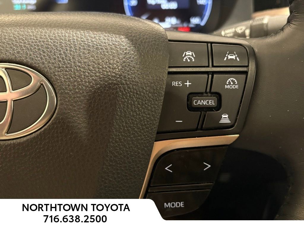 Used 2023 Toyota Crown Limited image 9