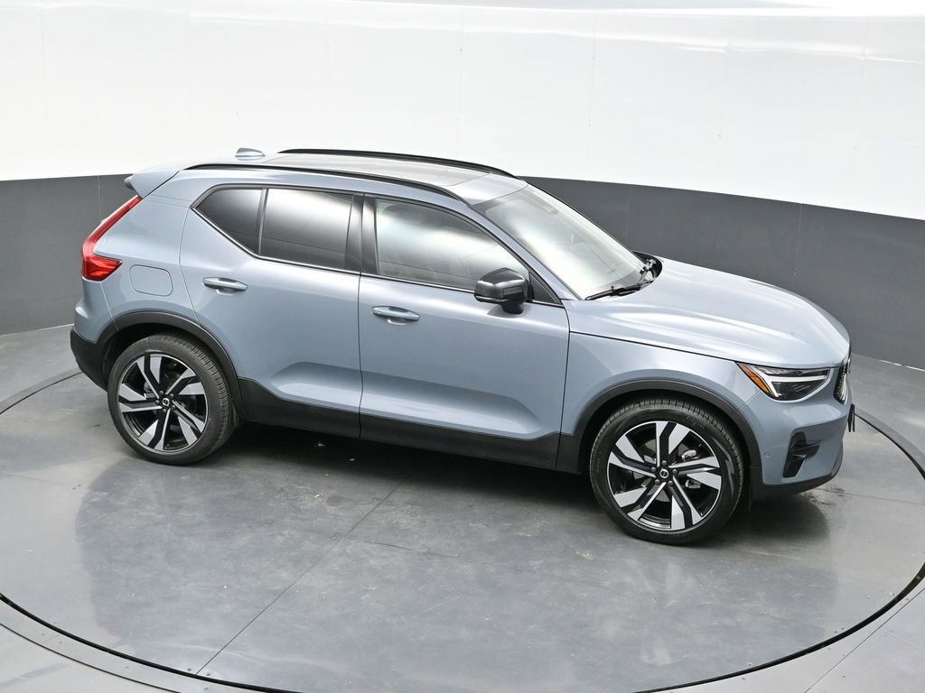 Used 2023 Volvo XC40 B5 Ultimate w/ Protection Package Premier image 38