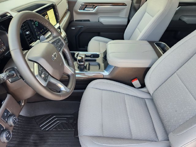 Used 2024 Chevrolet Silverado 1500 LT Trail Boss w/ Convenience Package II AWD/4WD image 4