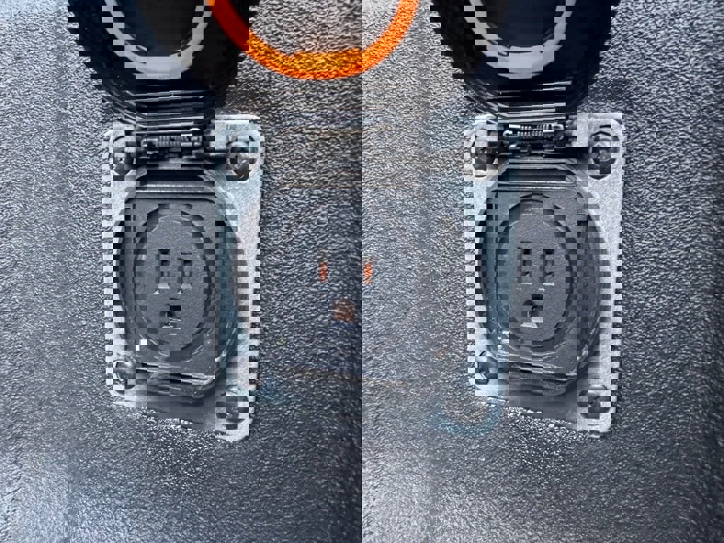 Used 2025 Chevrolet Colorado ZR2 w/ Midnight Edition image 11