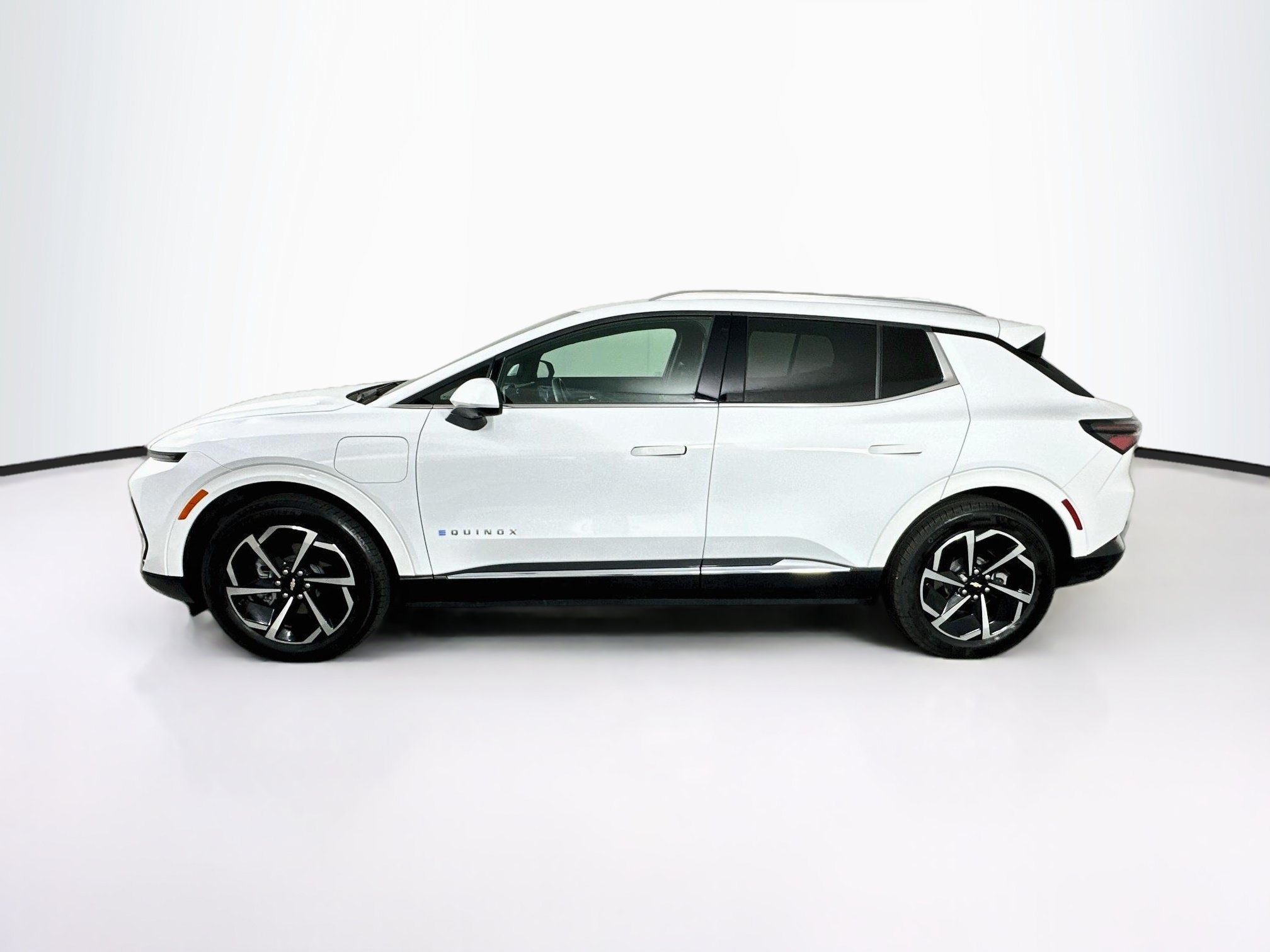 Used 2024 Chevrolet Equinox EV LT w/ LPO, All-Weather Mat Package FWD image 4