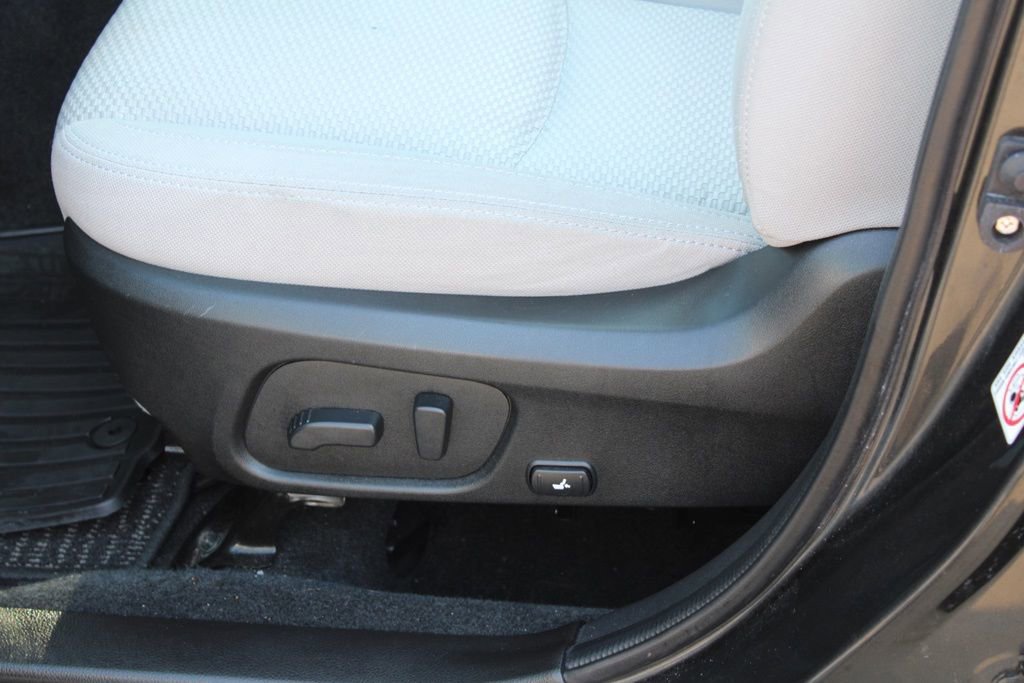 Used 2018 Subaru Forester 2.5i Premium w/ All-Weather Package image 16