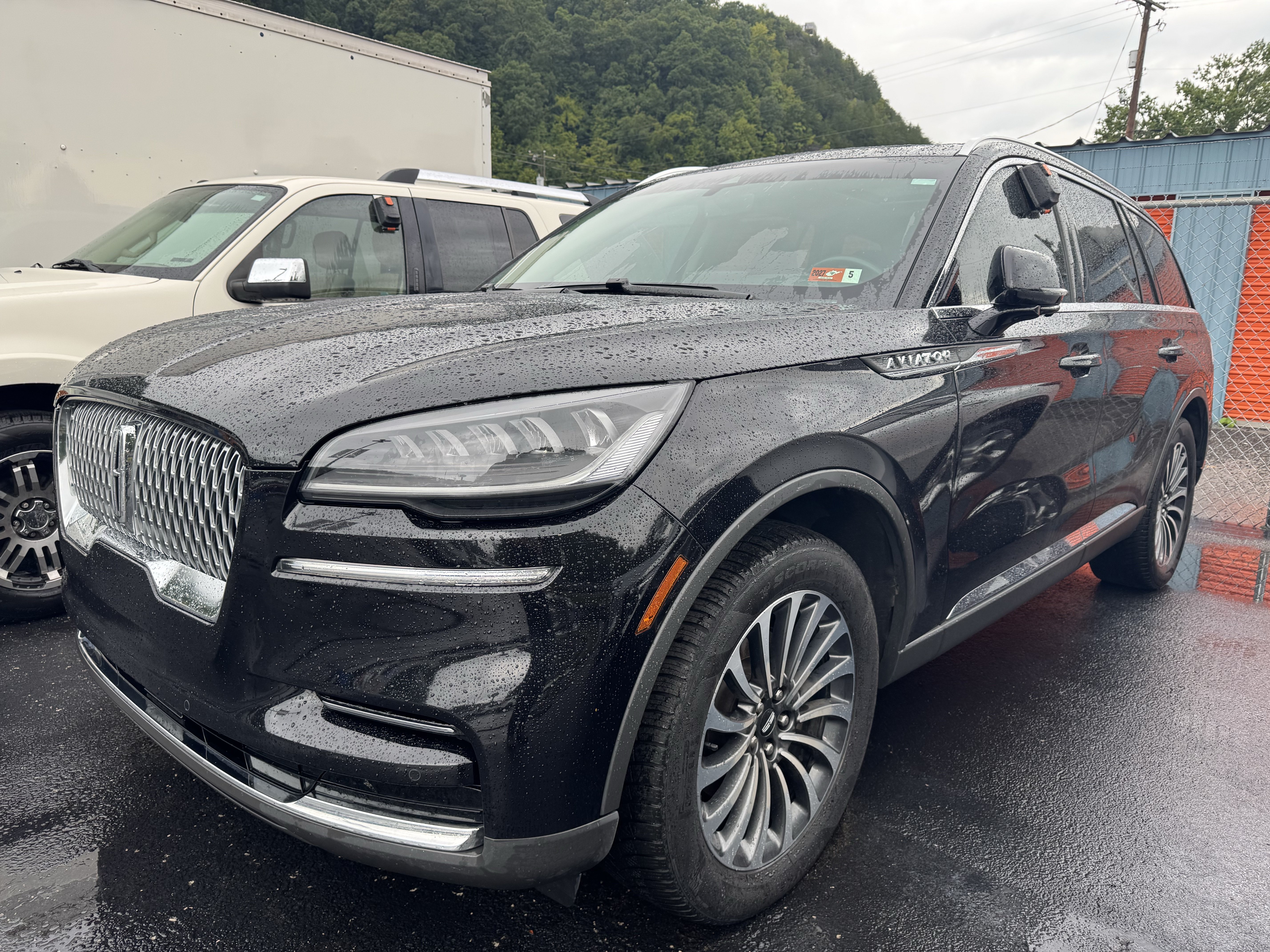 Used 2022 Lincoln Aviator Reserve w/ Elements Package Plus AWD/4WD image 3