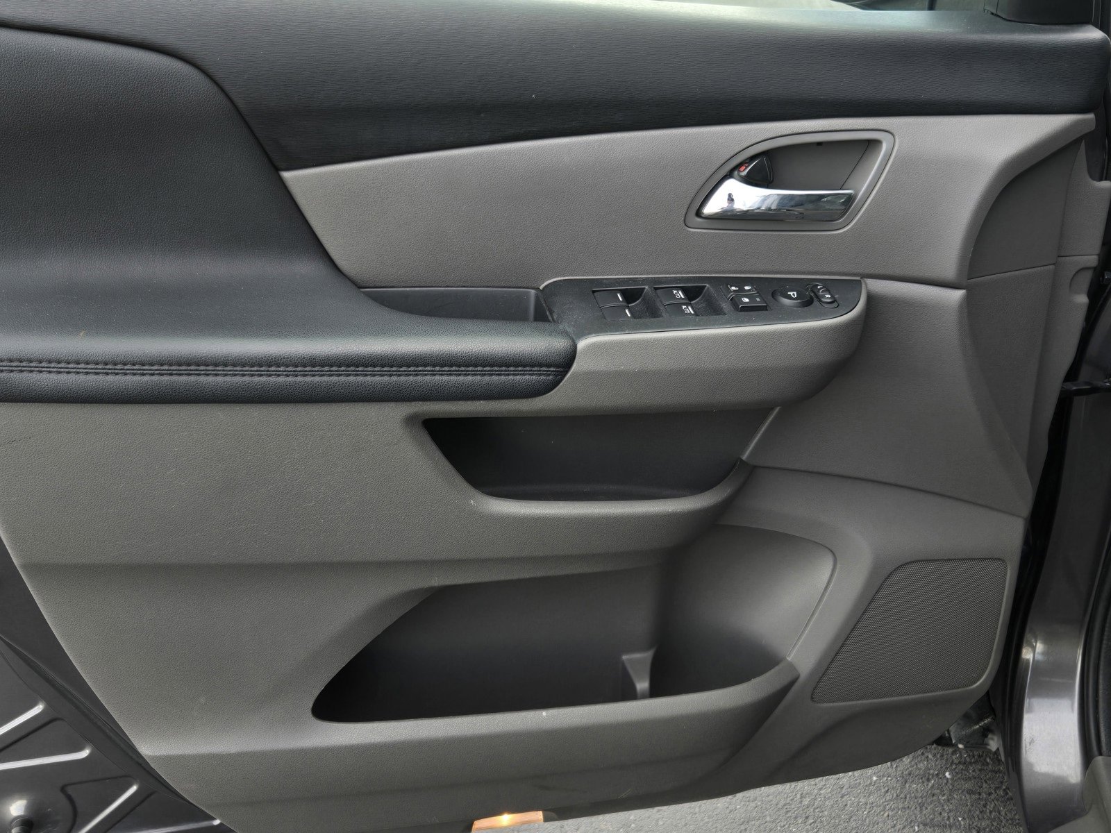 Used 2015 Honda Odyssey EX-L image 9