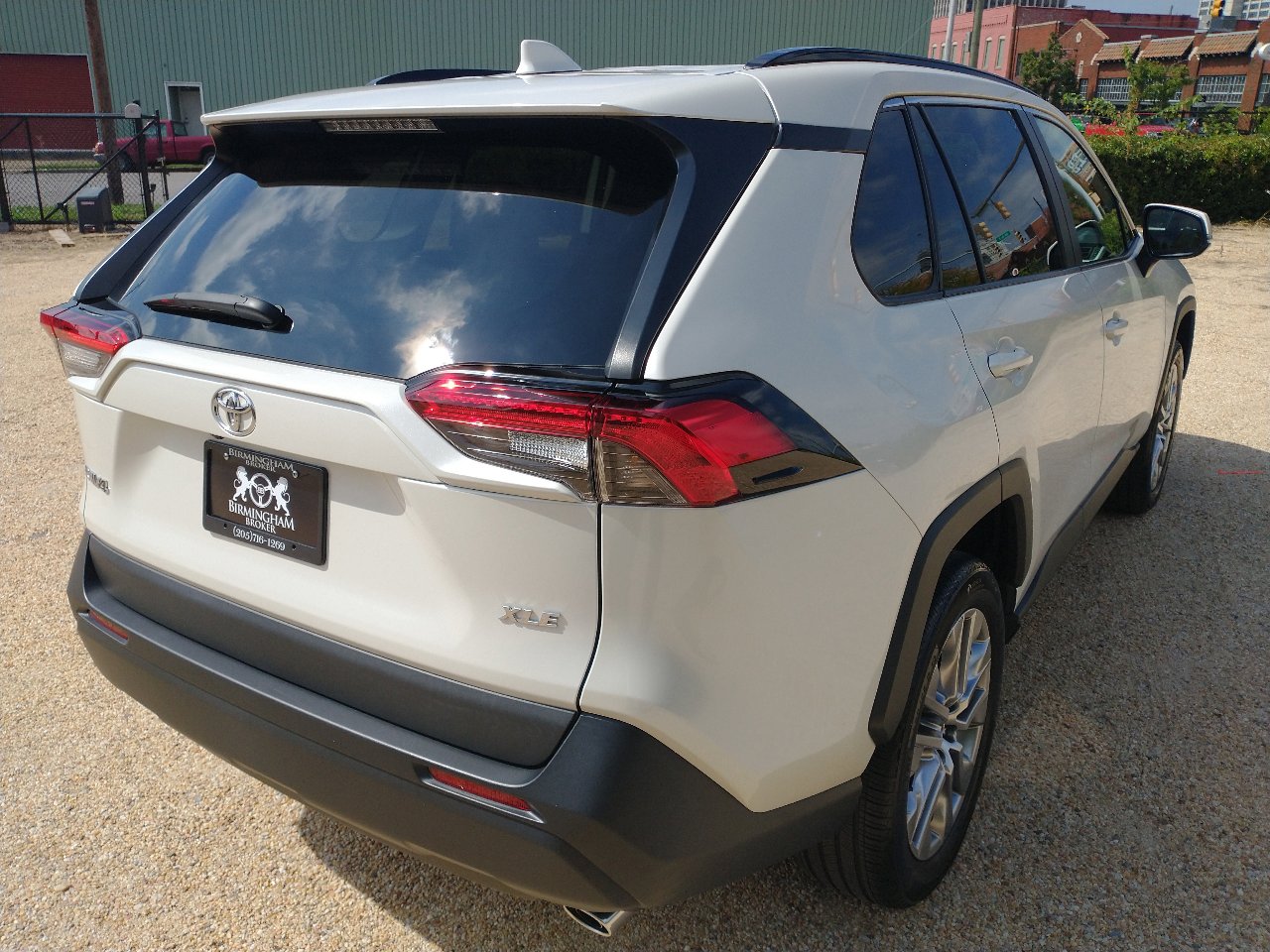 Used 2022 Toyota RAV4 XLE Premium image 19