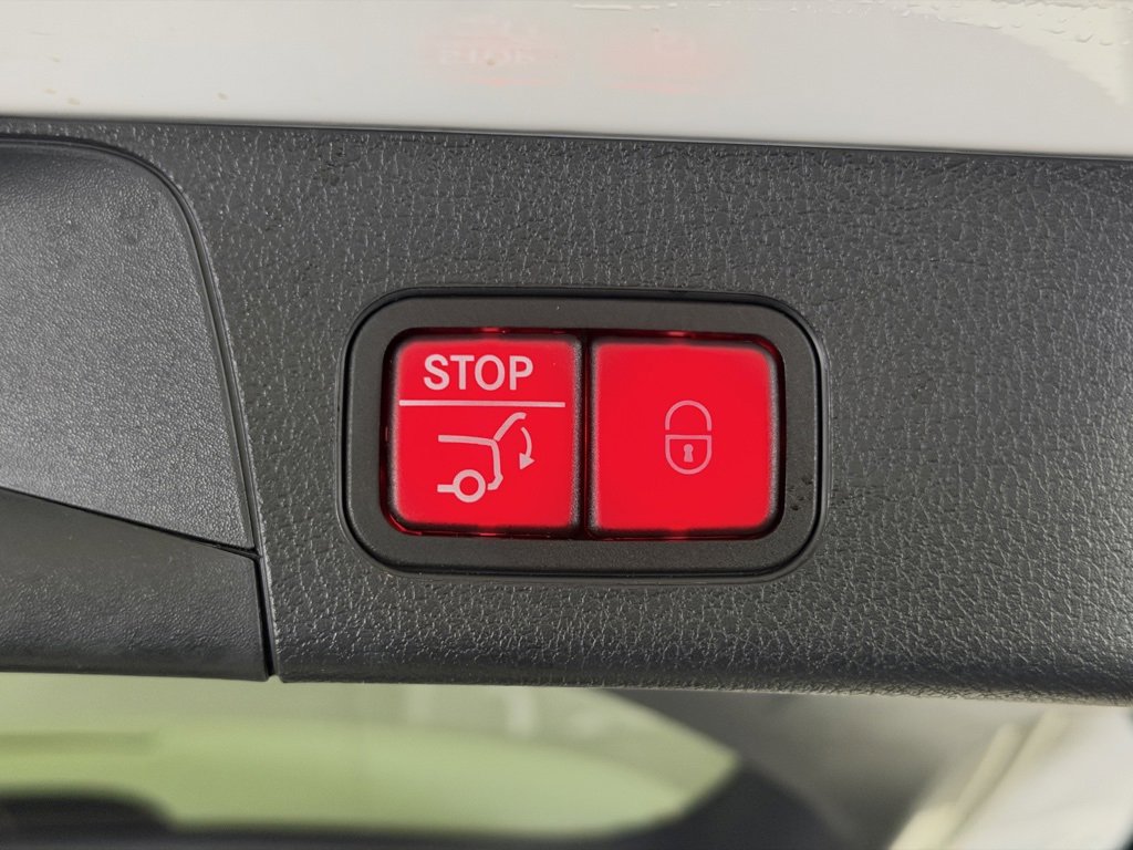 Used 2023 Mercedes-Benz GLB 250 4MATIC image 16