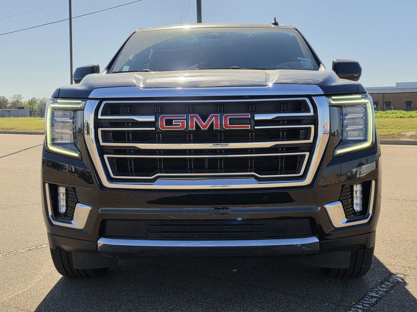 Used 2023 GMC Yukon XL SLT image 2