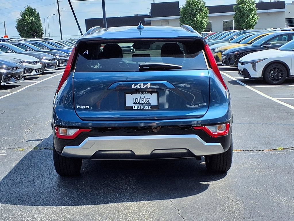 Used 2025 Kia Niro EX Touring FWD image 4