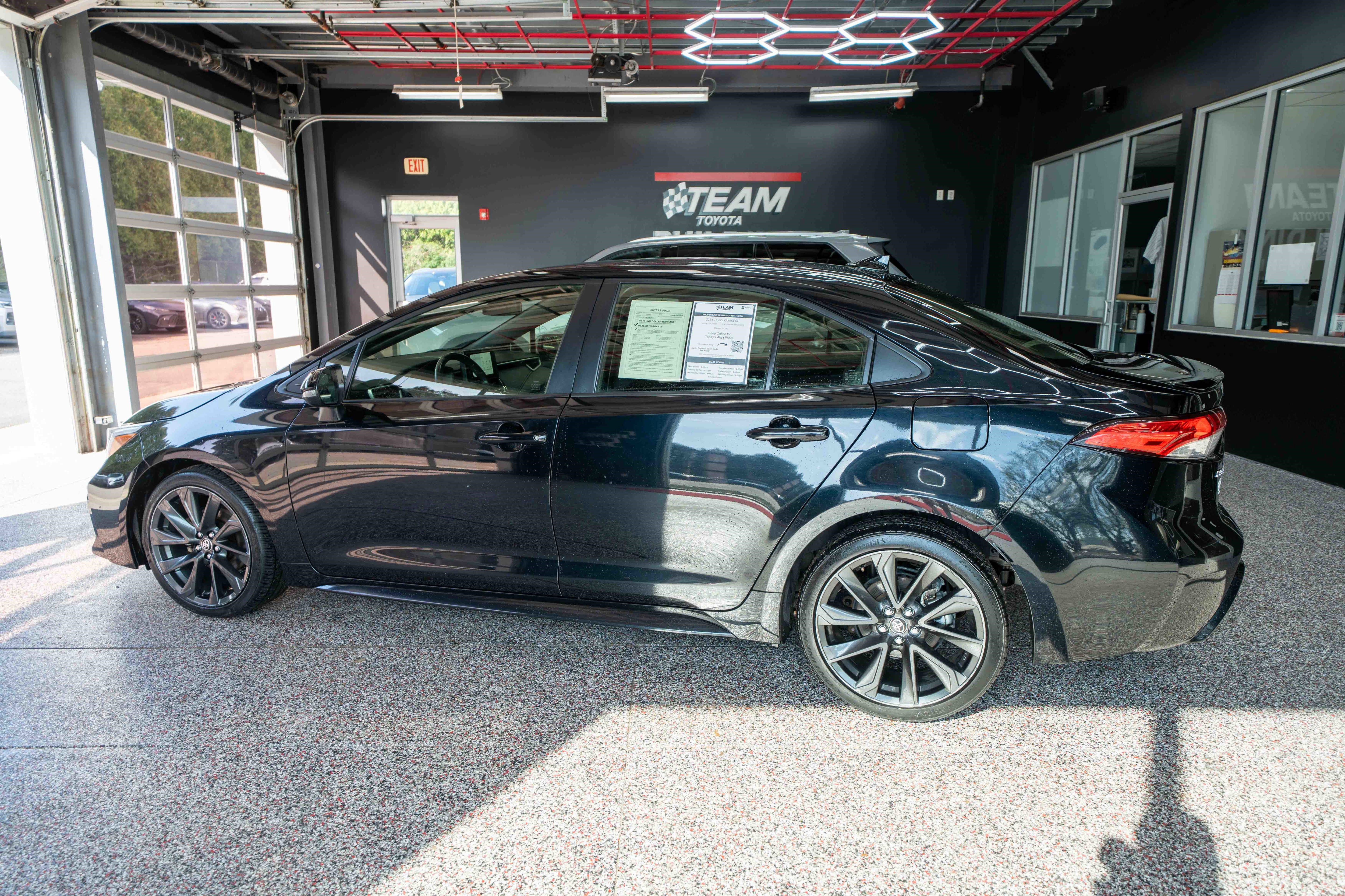 Used 2024 Toyota Corolla SE w/ SE Premium Package image 2