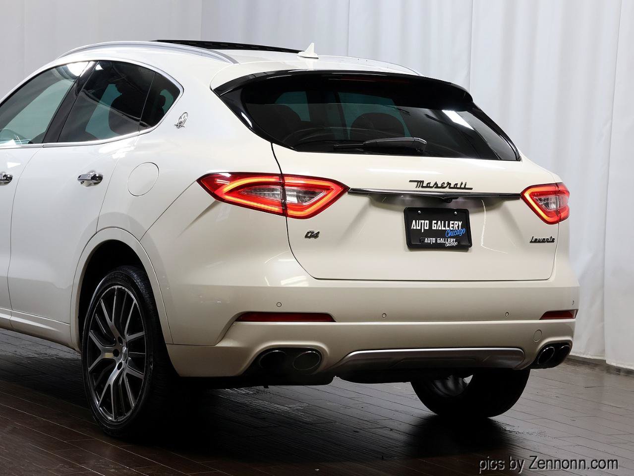 Used 2018 Maserati Levante GranLusso AWD/4WD image 8