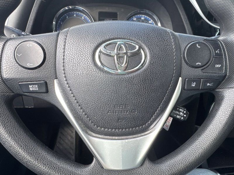 Used 2017 Toyota Corolla LE image 21