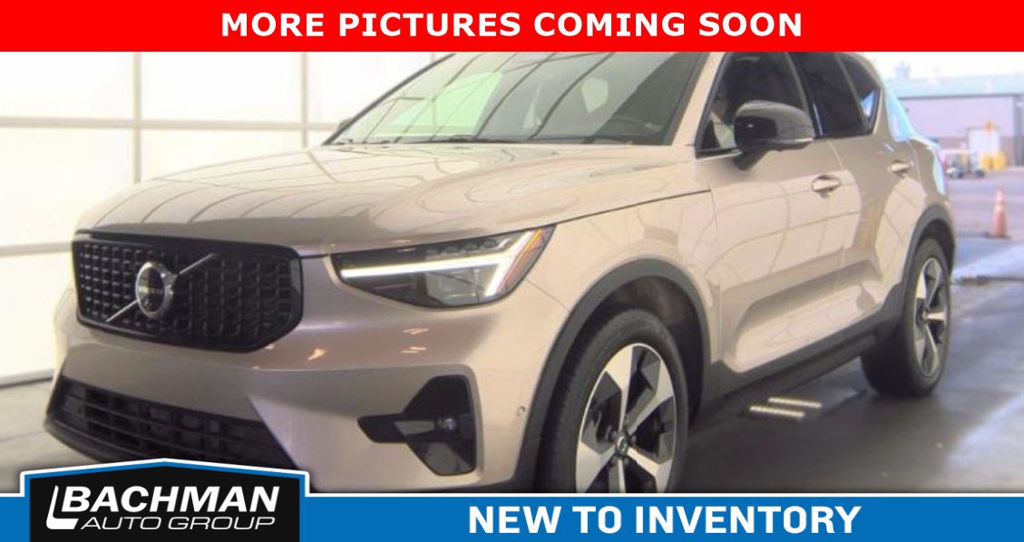 Used 2024 Volvo XC40 B5 Plus AWD/4WD image 2