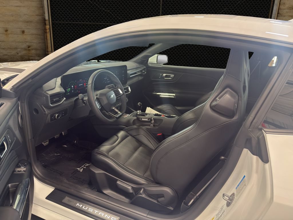 Used 2025 Ford Mustang GT Premium w/ GT Performance Package RWD image 4