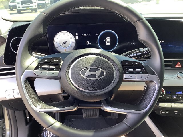 Used 2025 Hyundai Elantra Limited FWD image 11