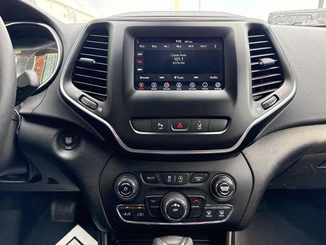 Used 2021 Jeep Cherokee Latitude Lux w/ Mopar Interior Package AWD/4WD image 14