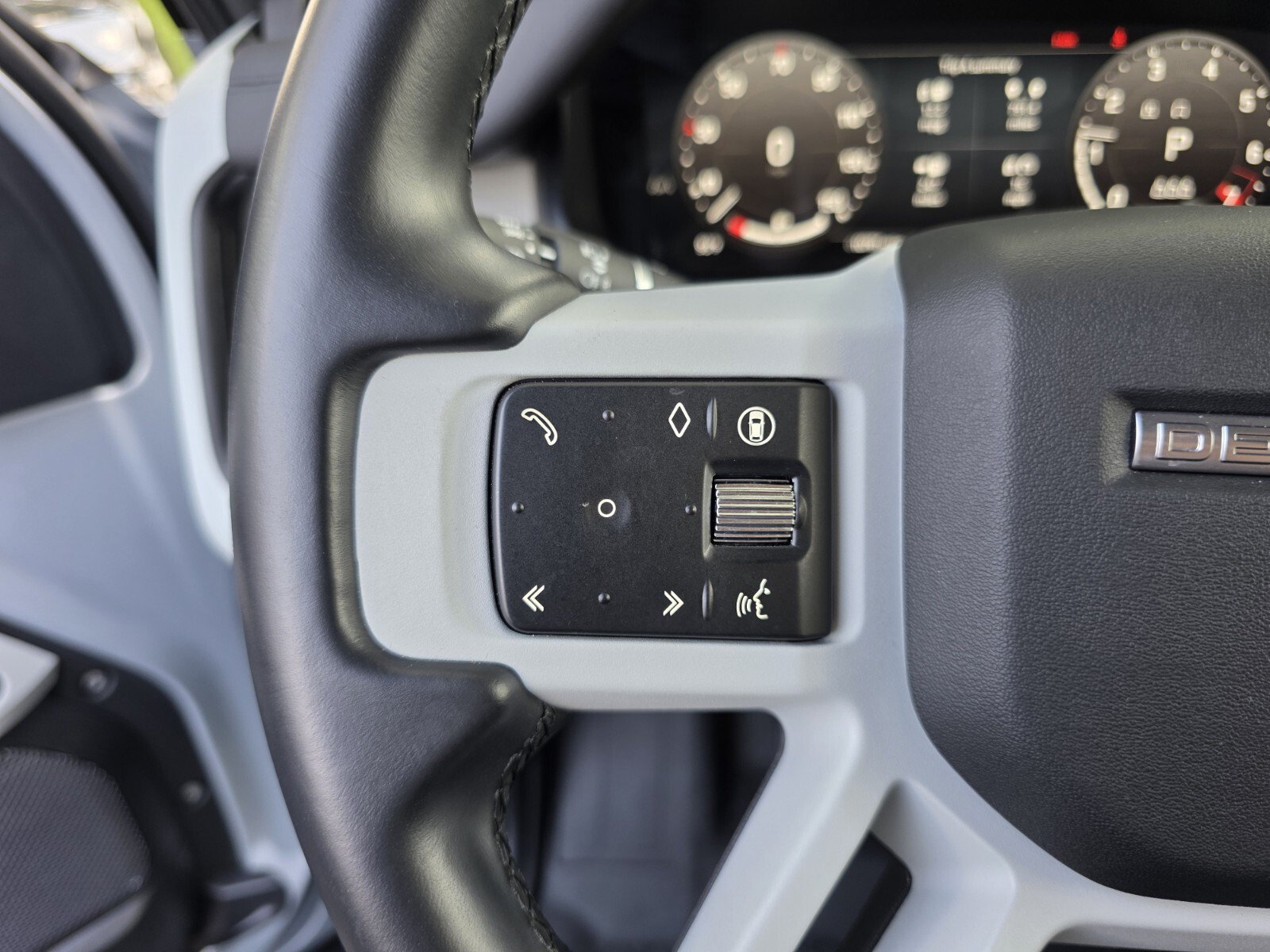 Certified 2024 Land Rover Defender 110 SE AWD/4WD image 18