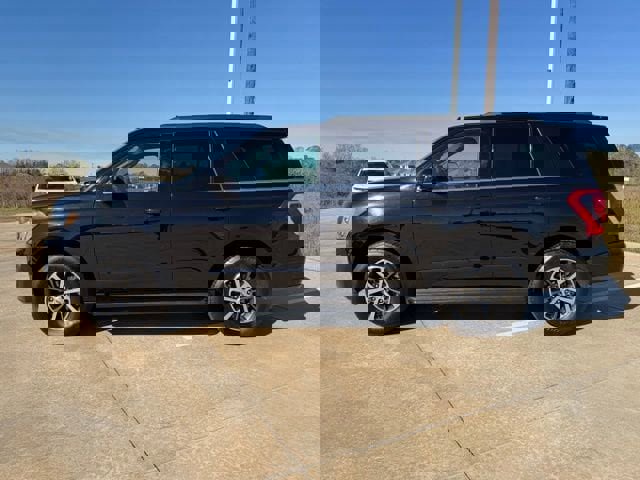 Used 2021 Ford Expedition XLT image 2
