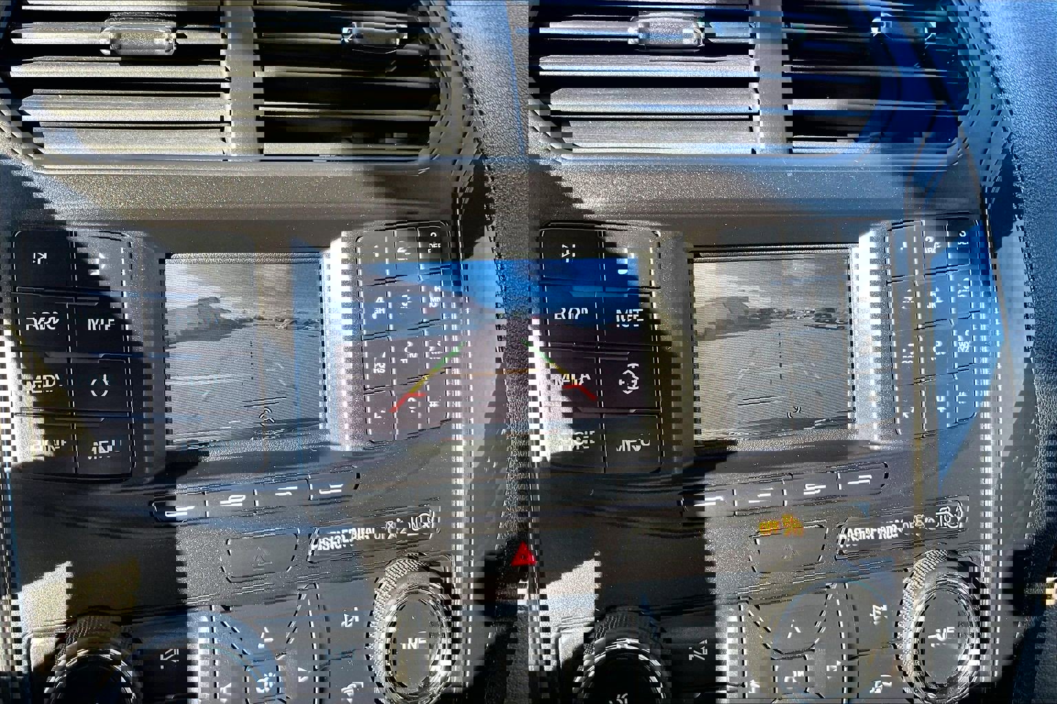 Used 2018 Ford Explorer Base image 21