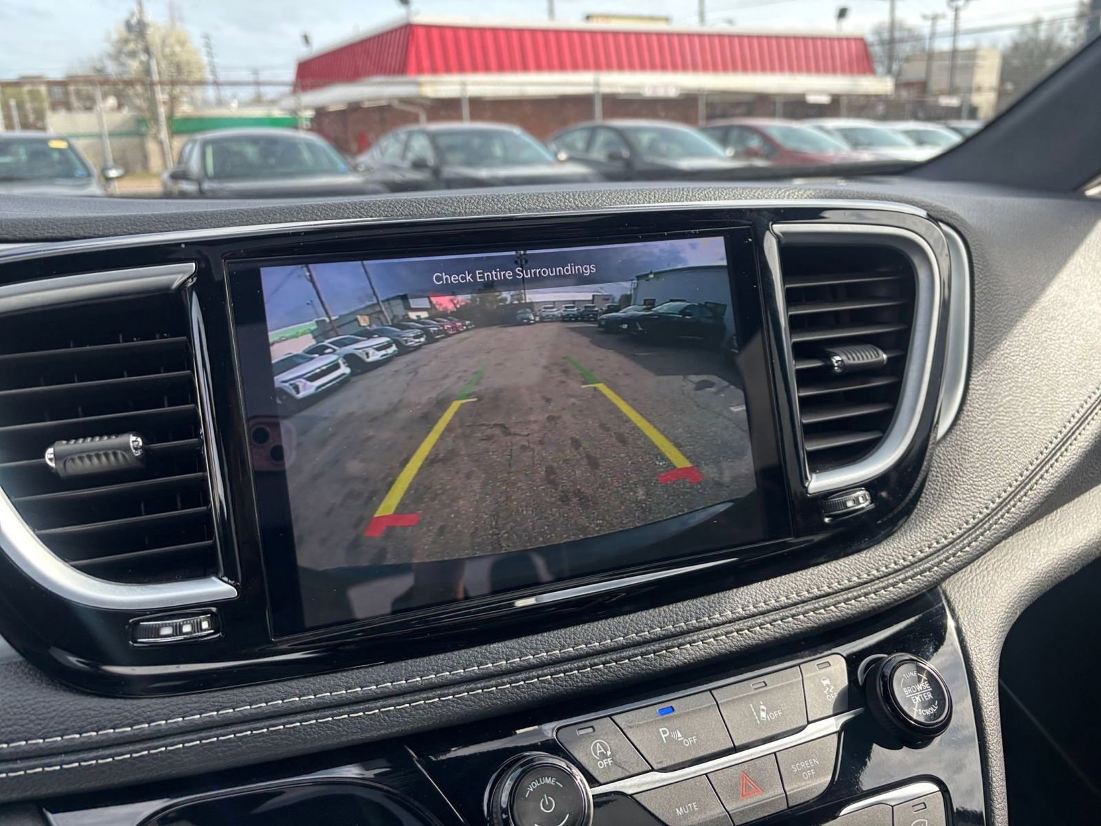 Used 2025 Chrysler Pacifica Limited image 27